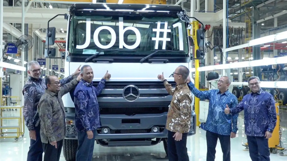 menperin-apresiasi-pabrik-baru-mercedes-benz-di-cikarang