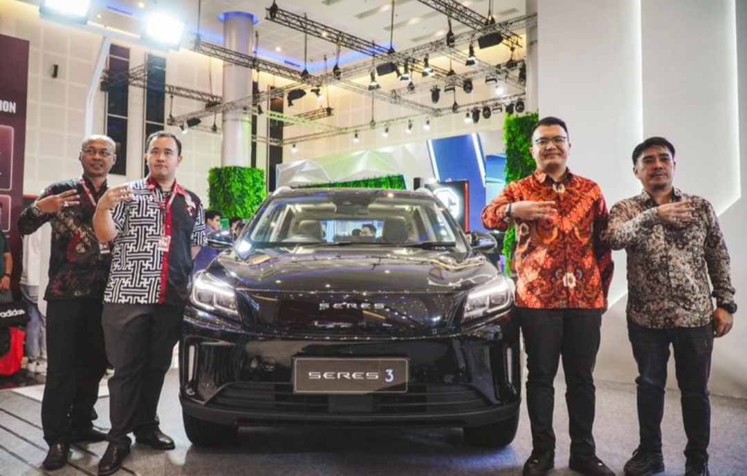 Seres 3, Mobil Listrik Andalan DFSK Mendarat Di Surabaya