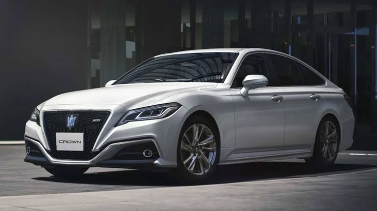 Toyota Crown, Mobil Sedan Paling Aman di Jepang