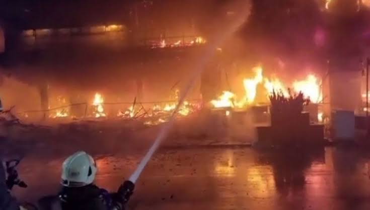 Dirikan Posko Keamanan di Lokasi Kebakaran, Polsek Penjaringan Berikan Pelayanan Bagi Warga Kehilangan KTP KK