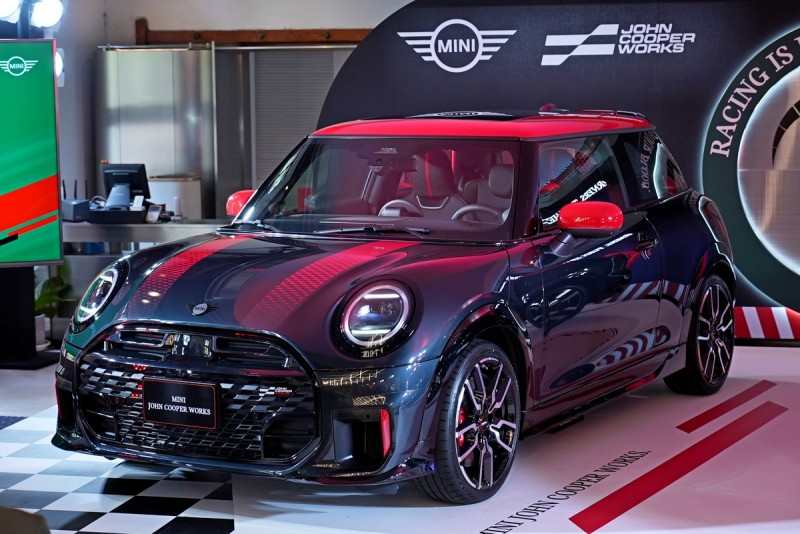 Rilis 5 Mobil Sekaligus, BMW Luncurkan Mini John Cooper Works Terbaru